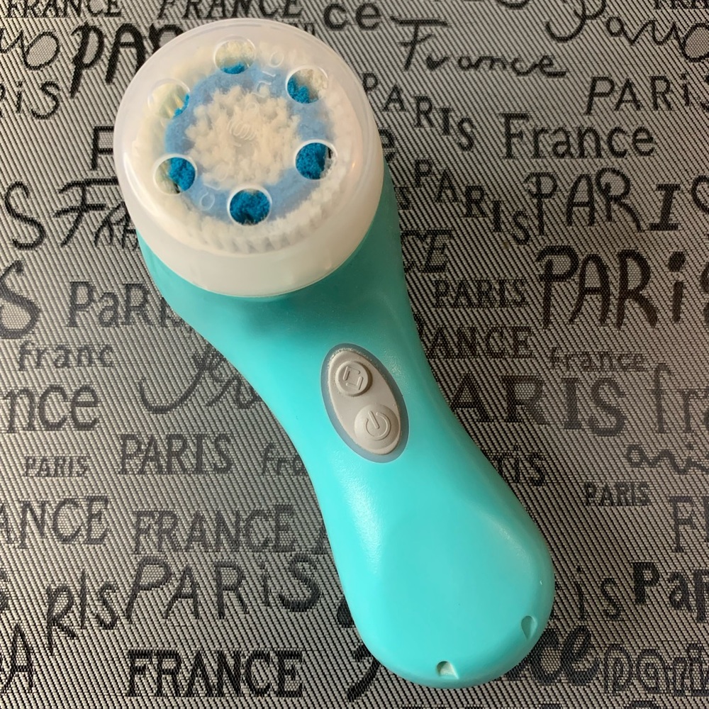 clarisonic mia 2 in tiffany blue color